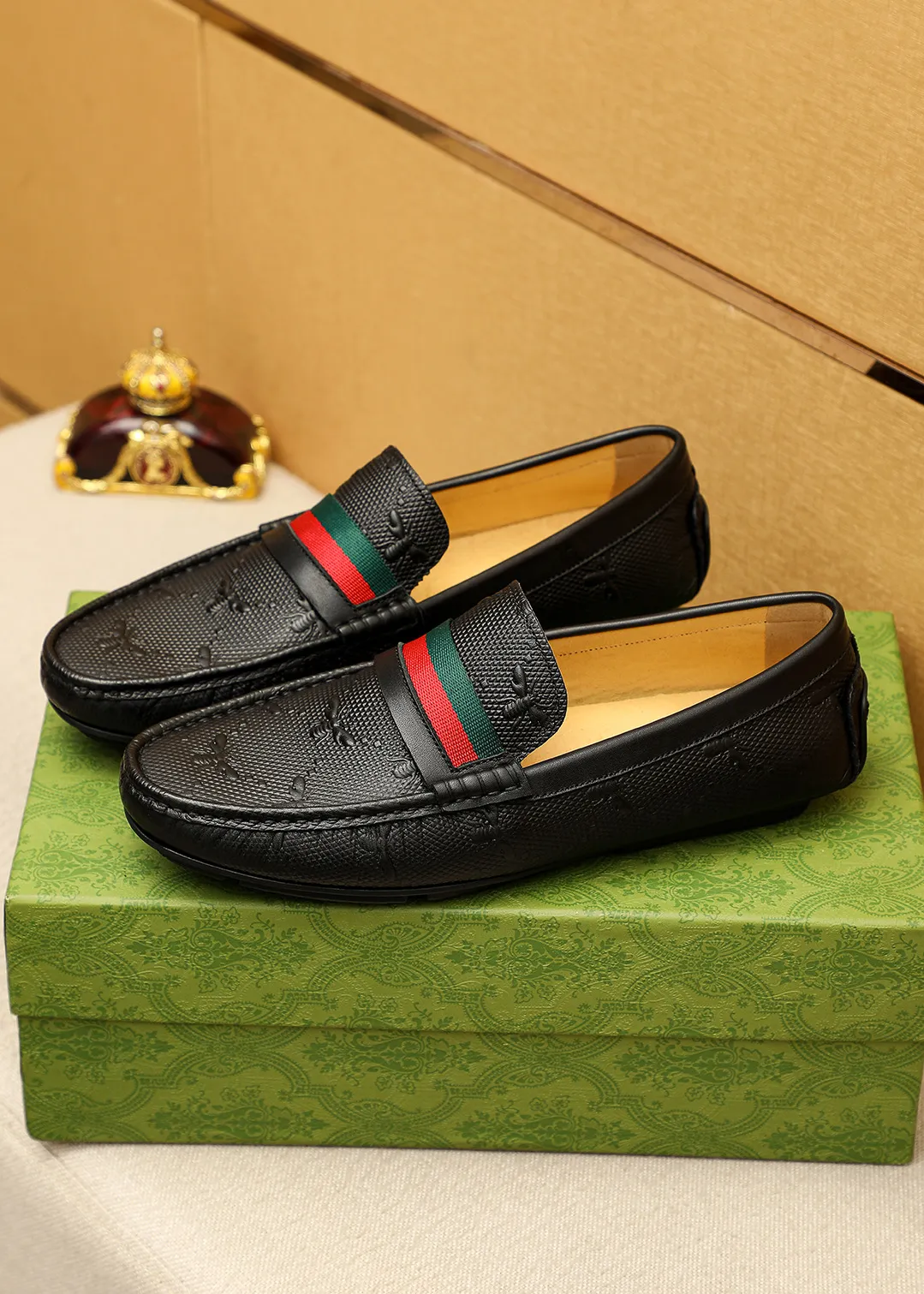 Men's shoes 💰380 💐 Product trademark: GUCCI "Gucci" Doudou shoes Regular size: 38-44 (45.46.47🉑️Customized) Product materials: Selected imported first-layer calfskin embossed upper, imported pig 🐖 leather lining. Strong three-dimensional visual effect, original outsole color: 1⃣️color optional